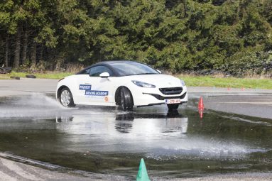 peugeot-driving-academy-slipping