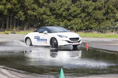 peugeot-driving-academy-slipping